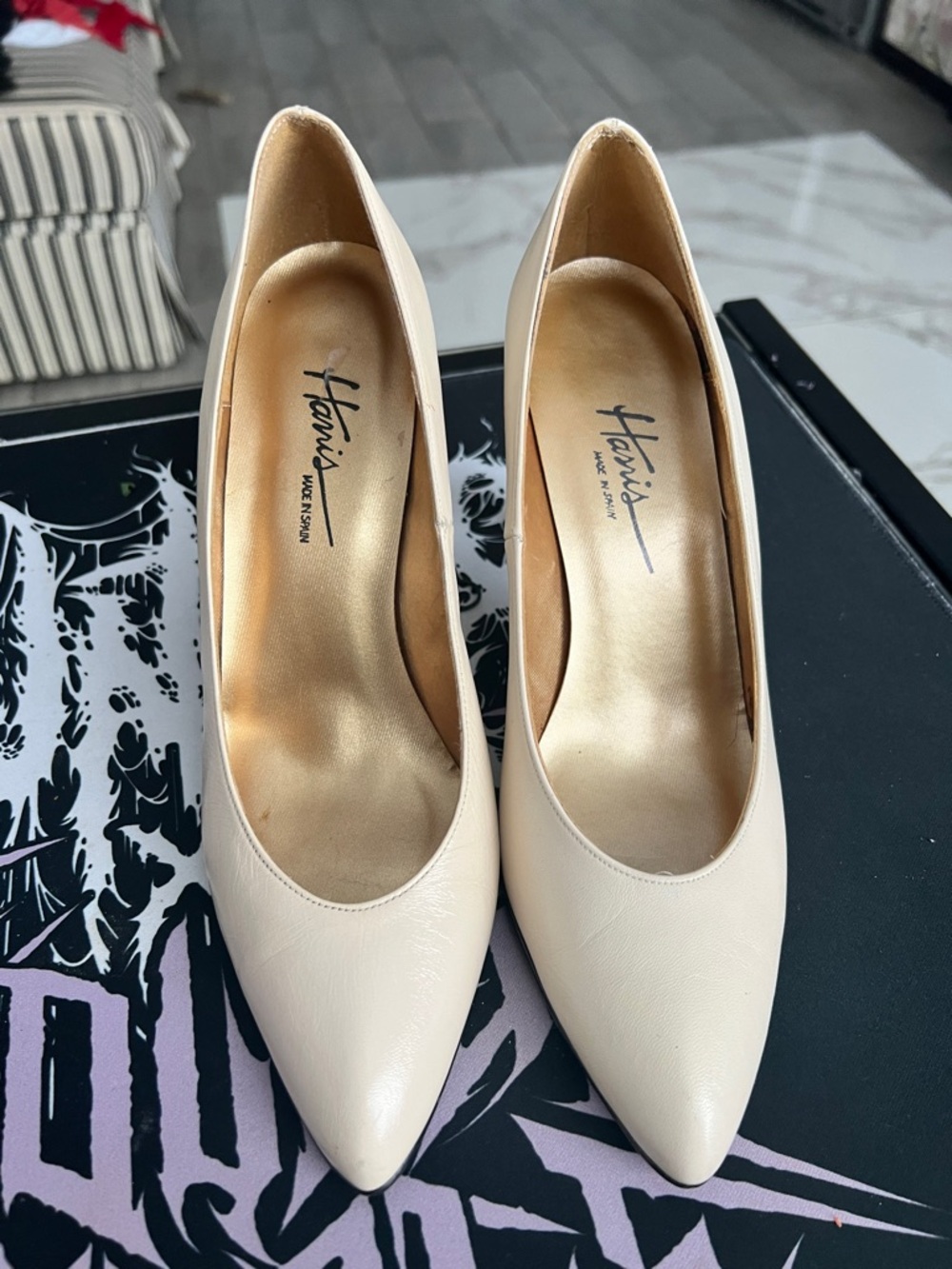 Women's Pointed Toe Cream Pumps
